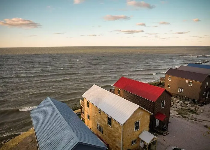 Charming Lakeview Cabin Near Geneva-On-The-Lake!