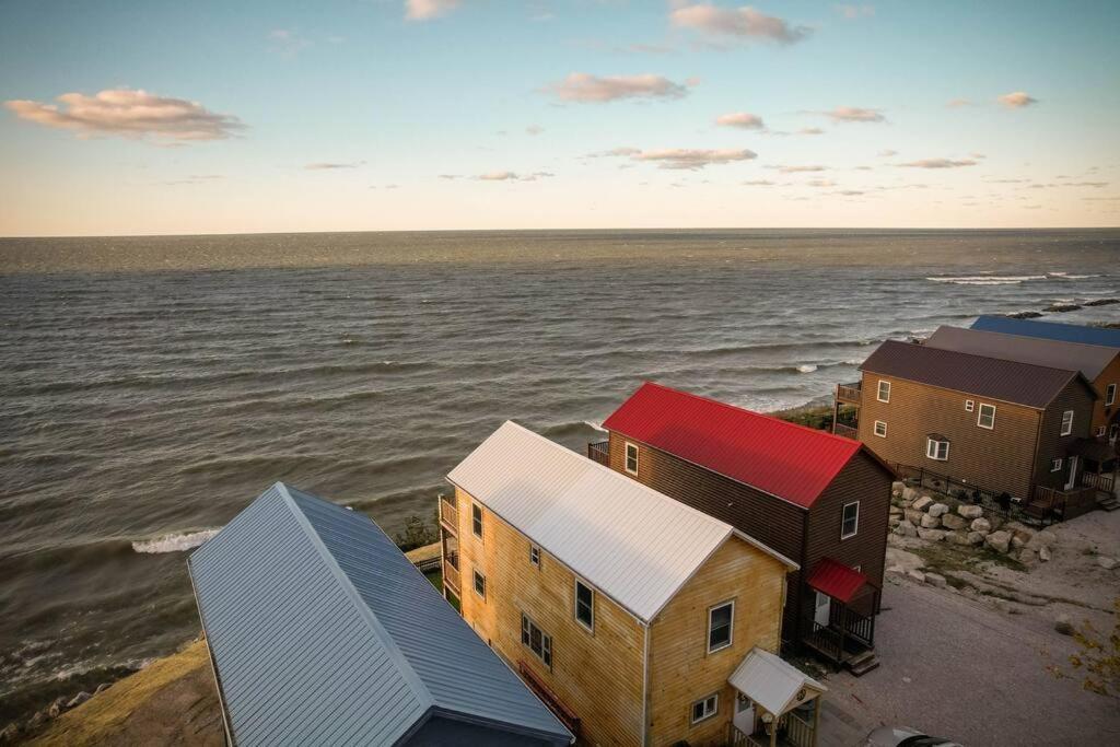 Charming Lakeview Near Geneva-on-the-lake! * Ashtabula