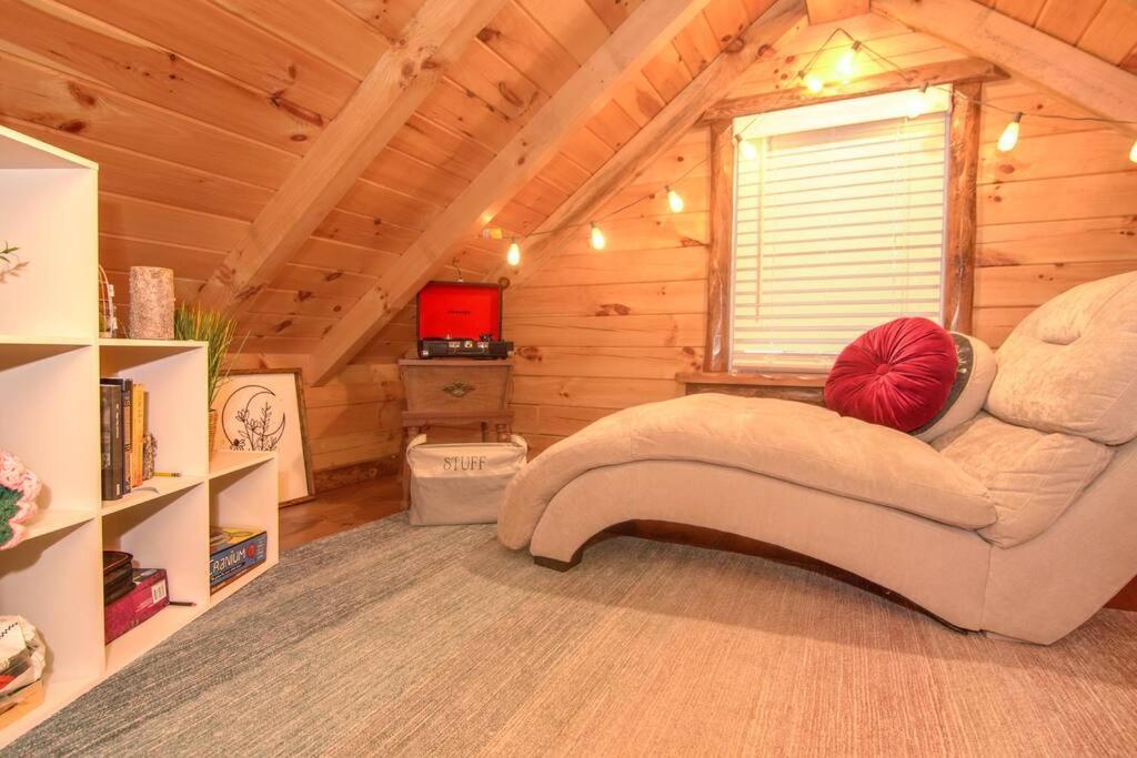 Charming Lakeview Near Geneva-on-the-lake! Holiday home