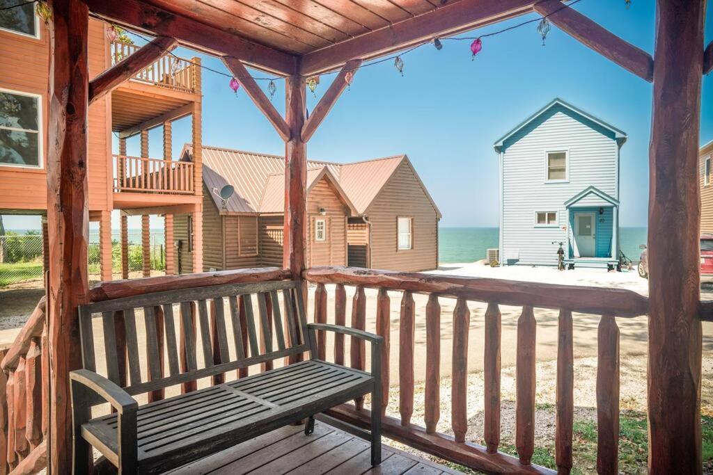 Charming Lakeview Near Geneva-on-the-lake! Holiday home